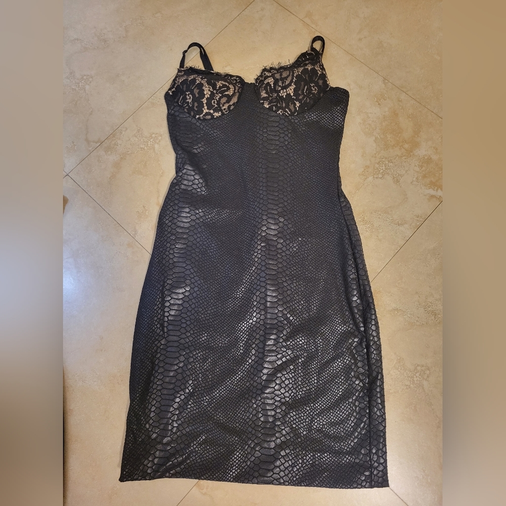 Cameo black snake skin dress S